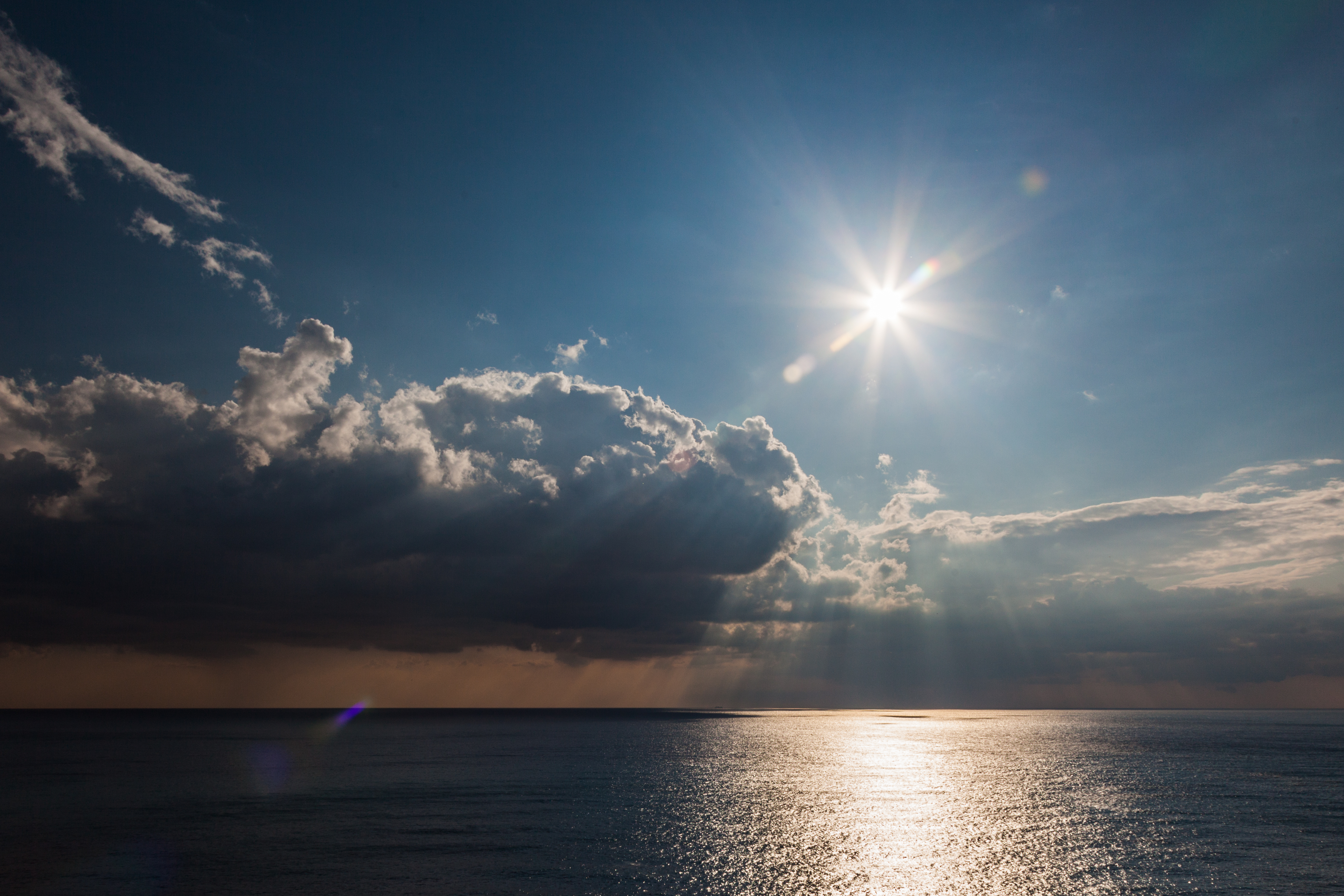 Solskin over Middelhavet. Foto Henrik Egede-Lassen